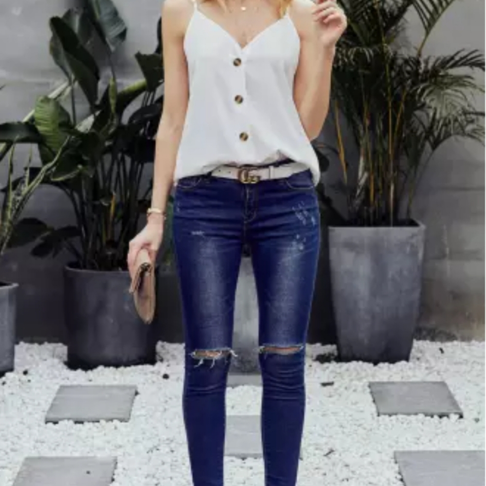 White button-down Chic Cami in size Medium - Picture 4 of 8